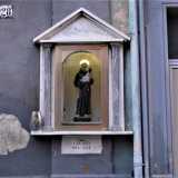 ...una in via Arcangelo Scacchi...